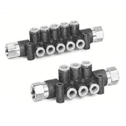 Triple Union Elbow Push to Connect Manifold with Female Threaded Ends - KM12 Series